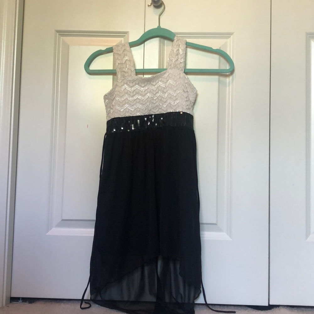Black and white girls dress size 7.
